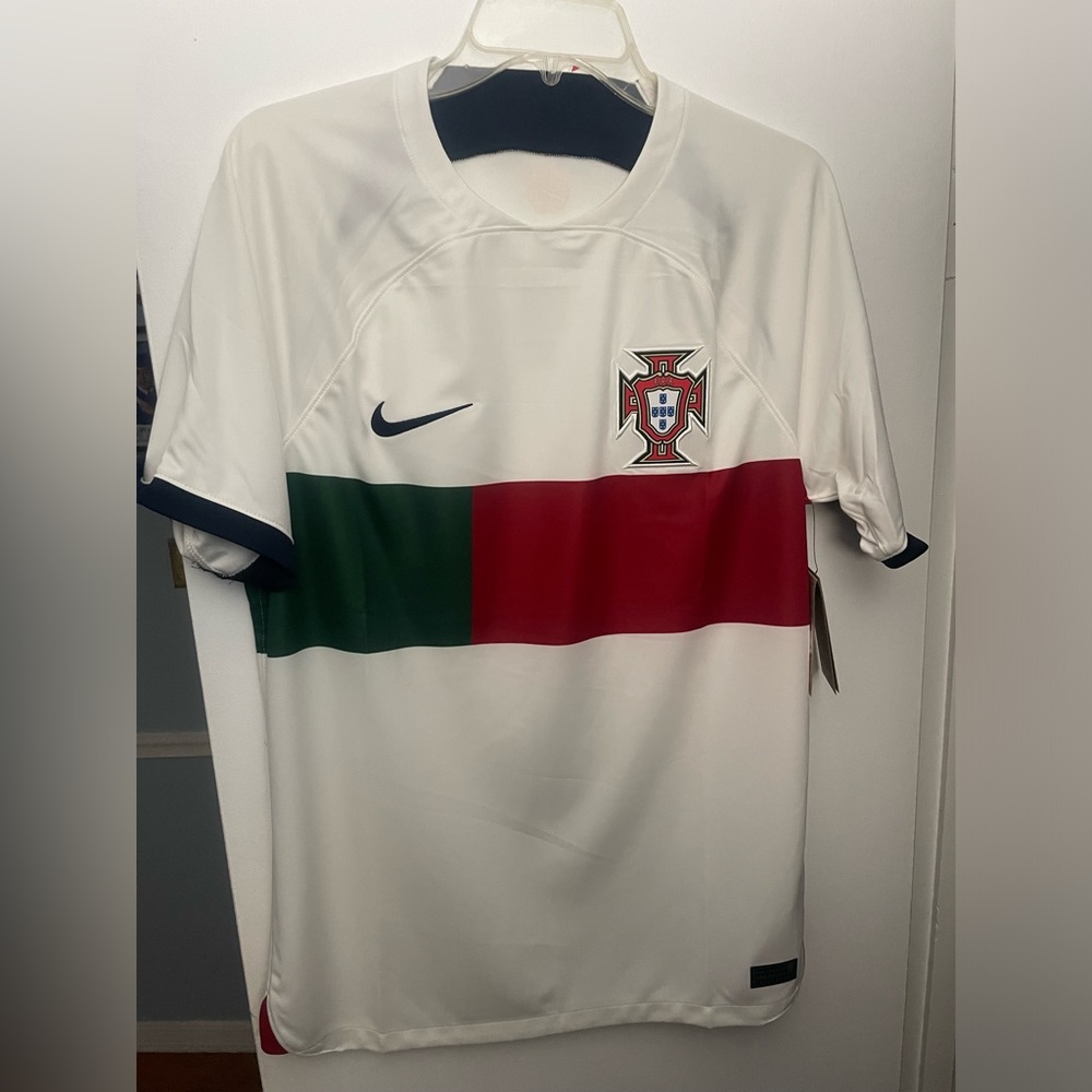 22/22 Portugal Away jersey sz. M